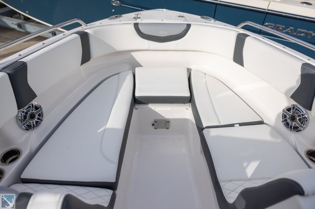 New 2023 Chaparral 250 OSX  Boat for sale